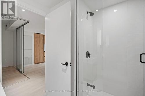 318 - 117 Broadway Avenue, Toronto, ON - Indoor Photo Showing Bathroom