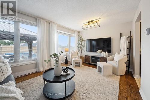 1182 Attersley Drive, Oshawa, ON - Indoor Photo Showing Living Room