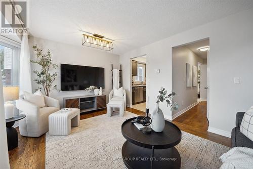 1182 Attersley Drive, Oshawa, ON - Indoor Photo Showing Living Room