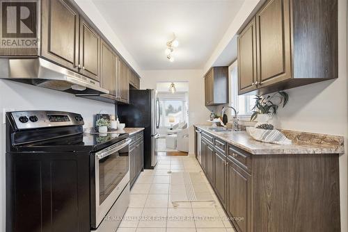 1182 Attersley Drive, Oshawa, ON - Indoor Photo Showing Kitchen