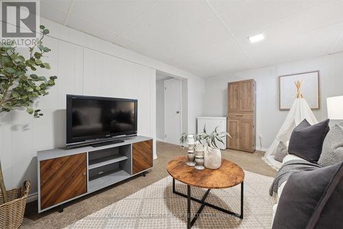 1182 Attersley Drive, Oshawa, ON - Indoor Photo Showing Living Room