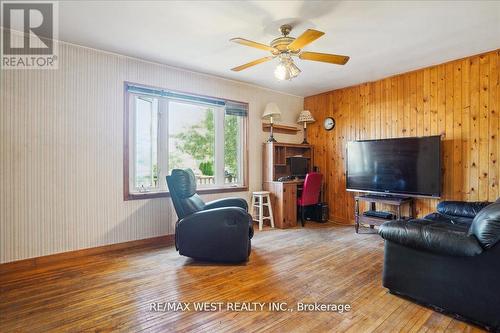 55 Stewart Street, Oakville, ON - Indoor Photo Showing Living Room