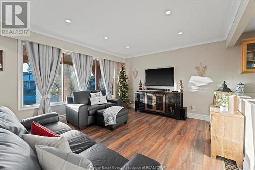 5660 Baldwin Avenue, Windsor, ON - Indoor Photo Showing Living Room