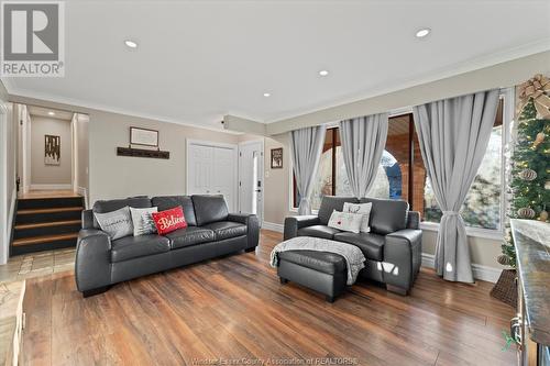 5660 Baldwin Avenue, Windsor, ON - Indoor Photo Showing Living Room