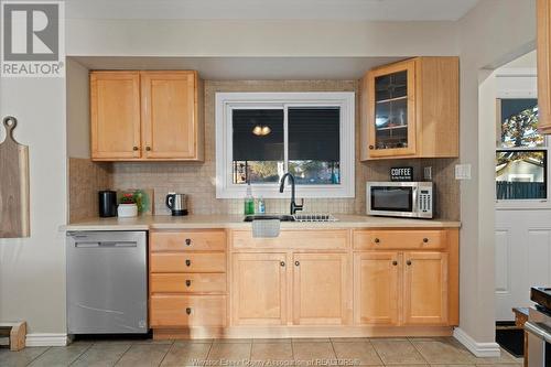 5660 Baldwin Avenue, Windsor, ON - Indoor Photo Showing Kitchen With Double Sink