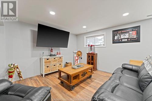 5660 Baldwin Avenue, Windsor, ON - Indoor Photo Showing Living Room