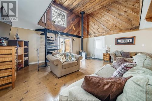 18170 Erie Shore Drive, Blenheim, ON - Indoor Photo Showing Living Room