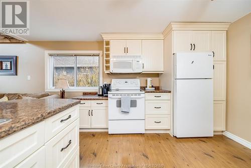 18170 Erie Shore Drive, Blenheim, ON - Indoor Photo Showing Kitchen