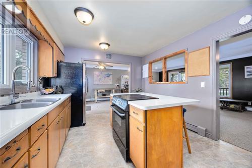 4715 Lakeside Street, Plympton-Wyoming, ON - Indoor Photo Showing Kitchen With Double Sink