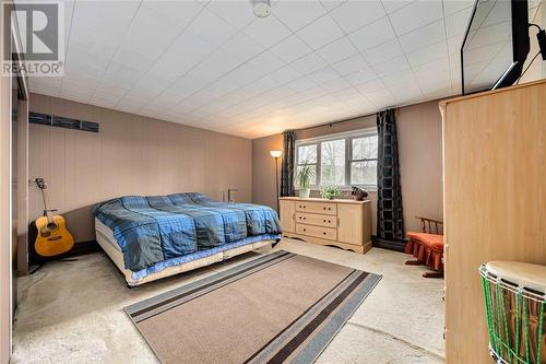 4715 Lakeside Street, Plympton-Wyoming, ON - Indoor Photo Showing Bedroom