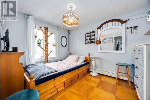 4715 Lakeside Street, Plympton-Wyoming, ON - Indoor Photo Showing Bedroom