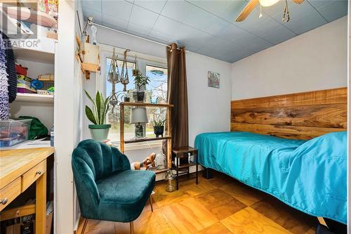 4715 Lakeside Street, Plympton-Wyoming, ON - Indoor Photo Showing Bedroom