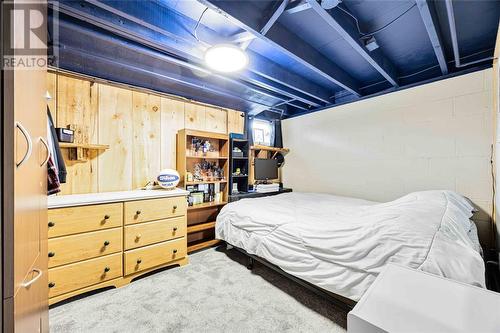 4715 Lakeside Street, Plympton-Wyoming, ON - Indoor Photo Showing Bedroom