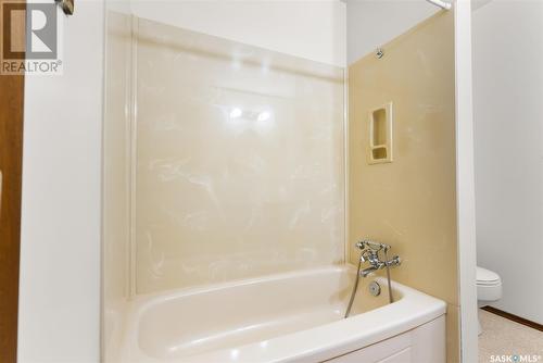 27 Laubach Avenue, Regina, SK - Indoor Photo Showing Bathroom