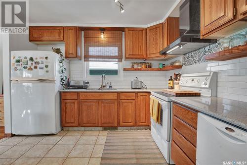 134 Silverwood Road, Saskatoon, SK - Indoor Photo Showing Kitchen