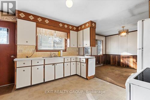 21 Hollandale Avenue, Quinte West, ON - Indoor Photo Showing Kitchen