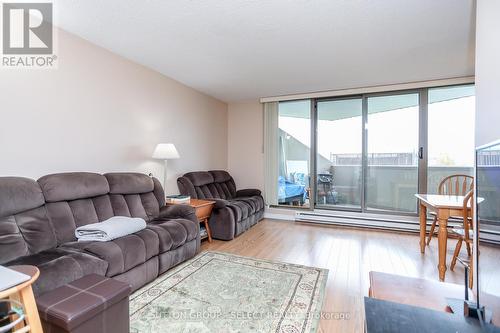 110 - 1103 Jalna Boulevard, London, ON - Indoor Photo Showing Living Room