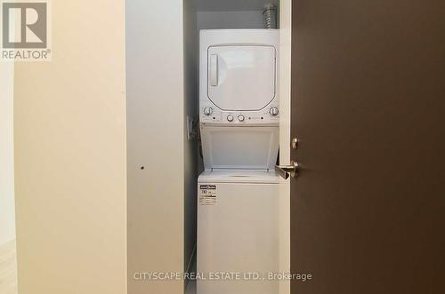 4202 - 197 Yonge Street, Toronto, ON - Indoor Photo Showing Laundry Room