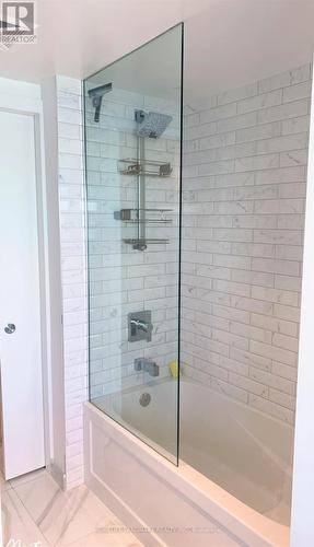 5204 - 12 York Street, Toronto, ON - Indoor Photo Showing Bathroom