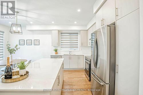 416 Coronation Road, Whitby, ON - Indoor Photo Showing Kitchen With Upgraded Kitchen