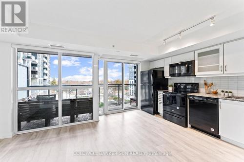 304 - 30 Meadowglen Place, Toronto, ON - Indoor Photo Showing Kitchen