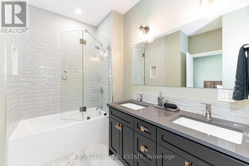 38 Magazine Street, Penetanguishene, ON - Indoor Photo Showing Bathroom