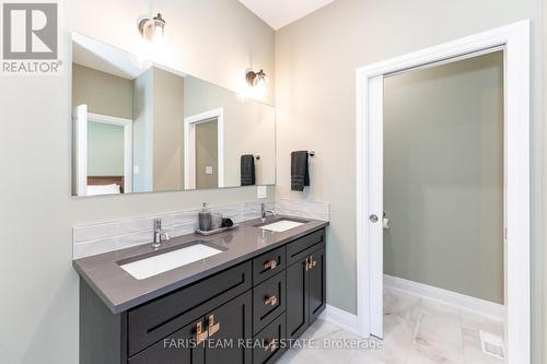 38 Magazine Street, Penetanguishene, ON - Indoor Photo Showing Bathroom