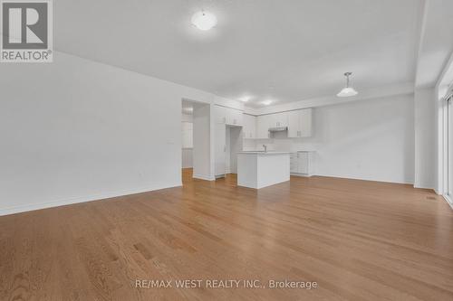 11 Gemini Drive, Barrie, ON - Indoor Photo Showing Kitchen