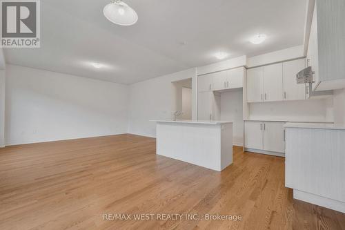 11 Gemini Drive, Barrie, ON - Indoor Photo Showing Kitchen