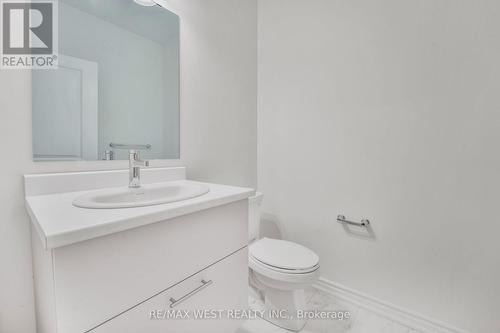 11 Gemini Drive, Barrie, ON - Indoor Photo Showing Bathroom