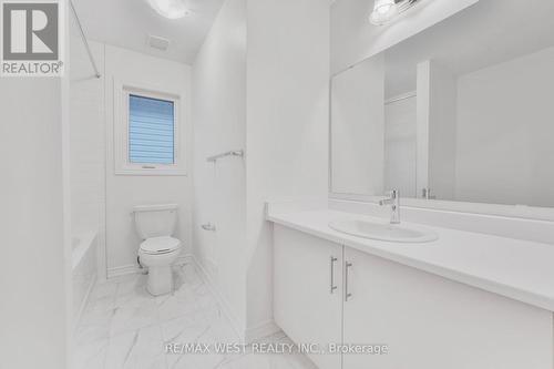 11 Gemini Drive, Barrie, ON - Indoor Photo Showing Bathroom