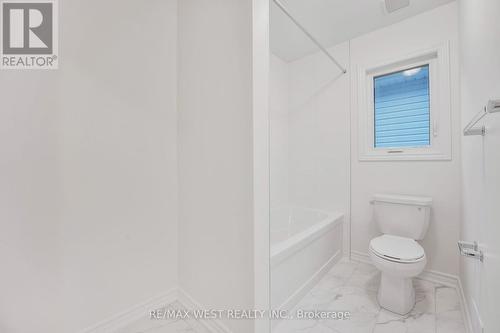 11 Gemini Drive, Barrie, ON - Indoor Photo Showing Bathroom