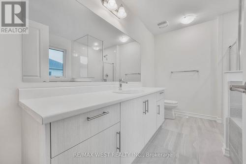 11 Gemini Drive, Barrie, ON - Indoor Photo Showing Bathroom