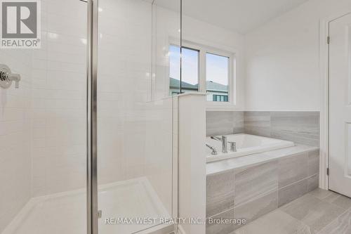 11 Gemini Drive, Barrie, ON - Indoor Photo Showing Bathroom