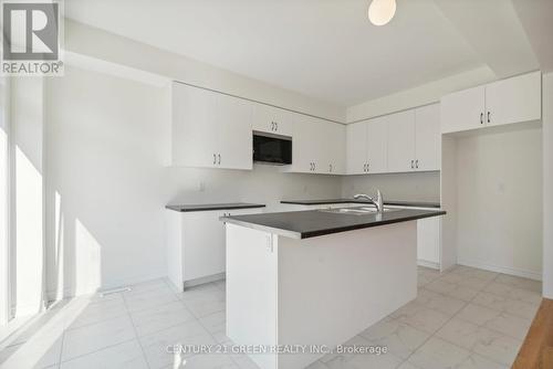 41 Durham Avenue, Barrie, ON - Indoor Photo Showing Kitchen