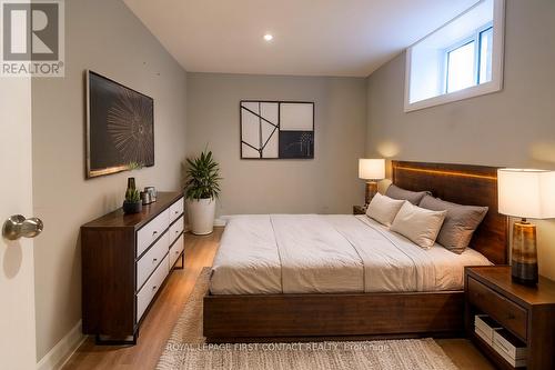 205 Wellington Street E, Barrie, ON - Indoor Photo Showing Bedroom