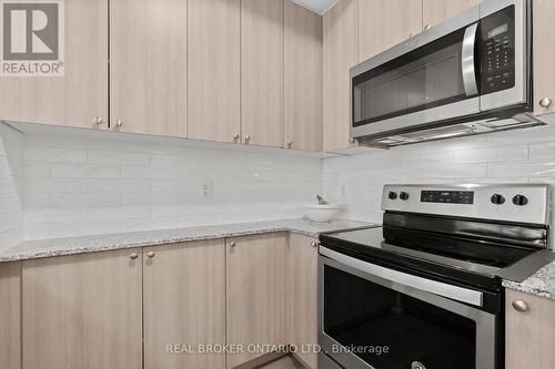 408 - 65 Yorkland Boulevard, Brampton, ON - Indoor Photo Showing Kitchen