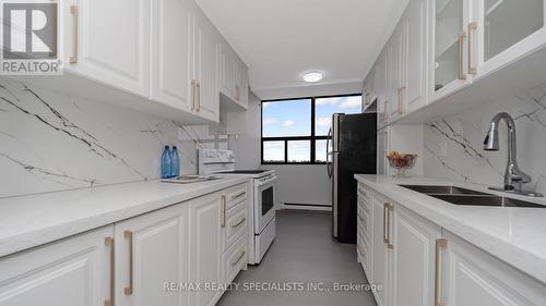 1011 - 18 Knightsbridge Road, Brampton, ON - Indoor Photo Showing Kitchen With Double Sink