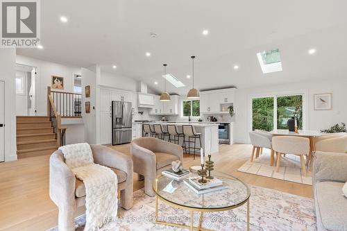 332 Swinburne Road, Burlington, ON - Indoor Photo Showing Living Room