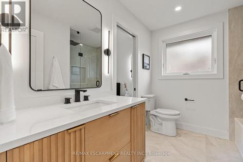 332 Swinburne Road, Burlington, ON - Indoor Photo Showing Bathroom