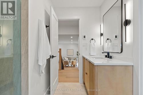 332 Swinburne Road, Burlington, ON - Indoor Photo Showing Bathroom