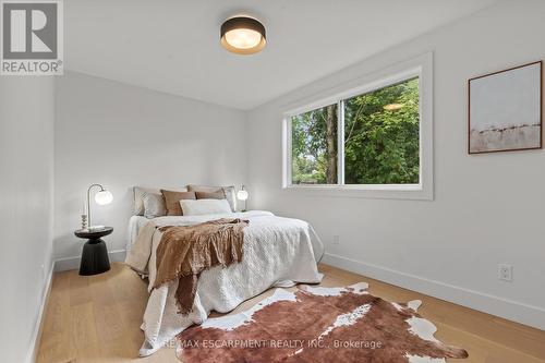 332 Swinburne Road, Burlington, ON - Indoor Photo Showing Bedroom