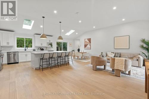 332 Swinburne Road, Burlington, ON - Indoor Photo Showing Kitchen With Upgraded Kitchen