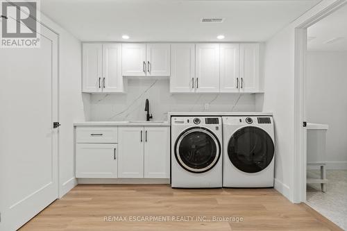 332 Swinburne Road, Burlington, ON - Indoor Photo Showing Laundry Room