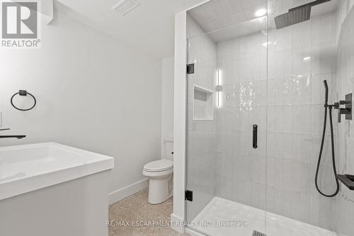 332 Swinburne Road, Burlington, ON - Indoor Photo Showing Bathroom