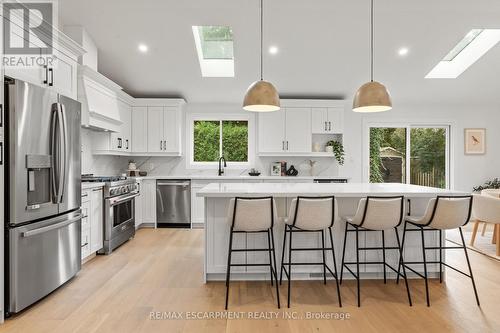 332 Swinburne Road, Burlington, ON - Indoor Photo Showing Kitchen With Stainless Steel Kitchen With Upgraded Kitchen