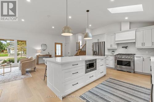 332 Swinburne Road, Burlington, ON - Indoor Photo Showing Kitchen With Upgraded Kitchen