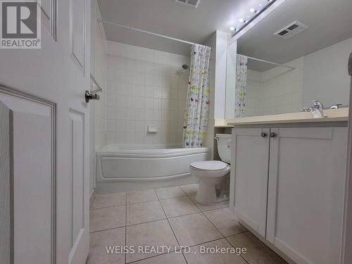 713 - 55 Strathaven Drive, Mississauga, ON - Indoor Photo Showing Bathroom