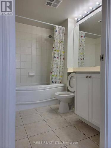 713 - 55 Strathaven Drive, Mississauga, ON - Indoor Photo Showing Bathroom