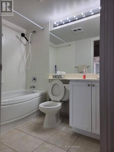 713 - 55 Strathaven Drive, Mississauga, ON - Indoor Photo Showing Bathroom